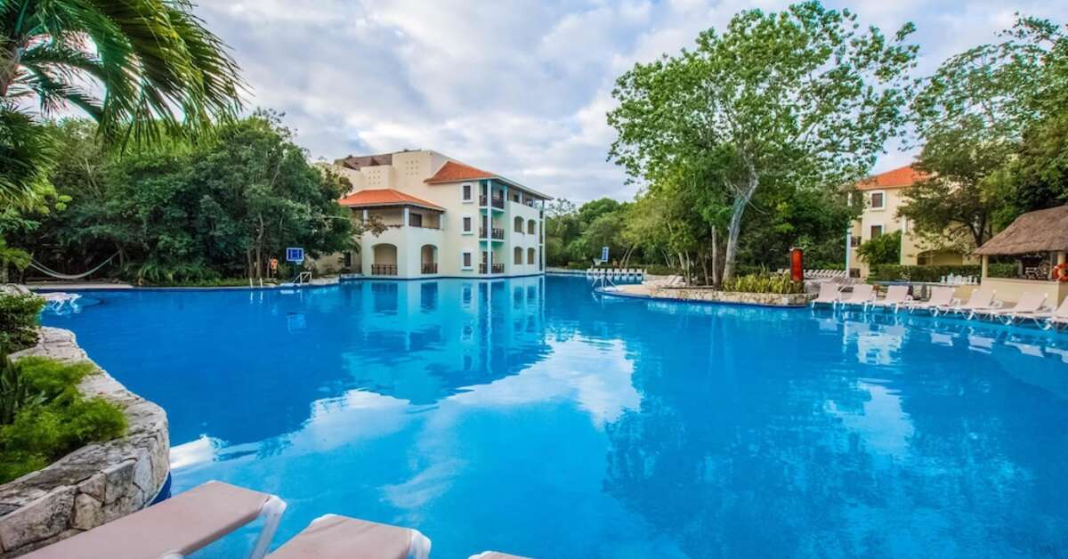 Een foto van het zwembad bij Occidental at Xcaret Destination