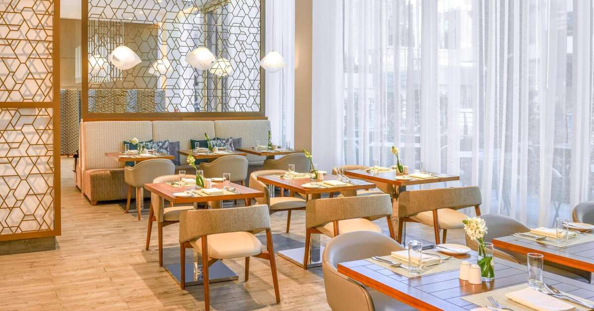 Ein Foto Grand Mercure Dubai City