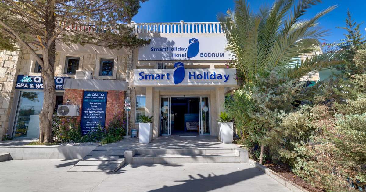 Een foto van de buitenkant van Smart Holiday Hotel