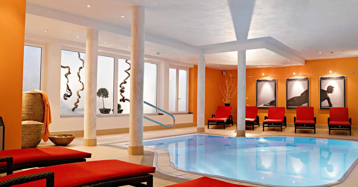 Een foto van het zwembad bij Alpina Resort Nature & Wellness
