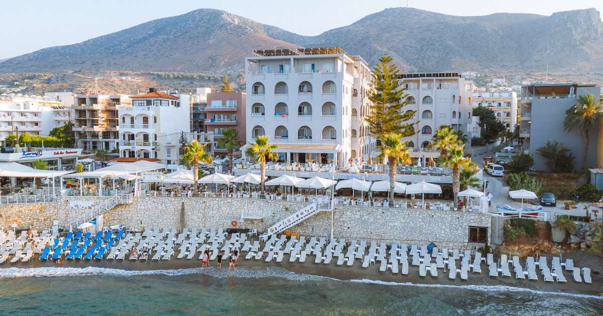 Ein Foto vom Strand beim Glaros Beach Hotel