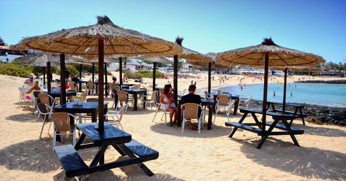 Een foto van het terras bij Galera Beach