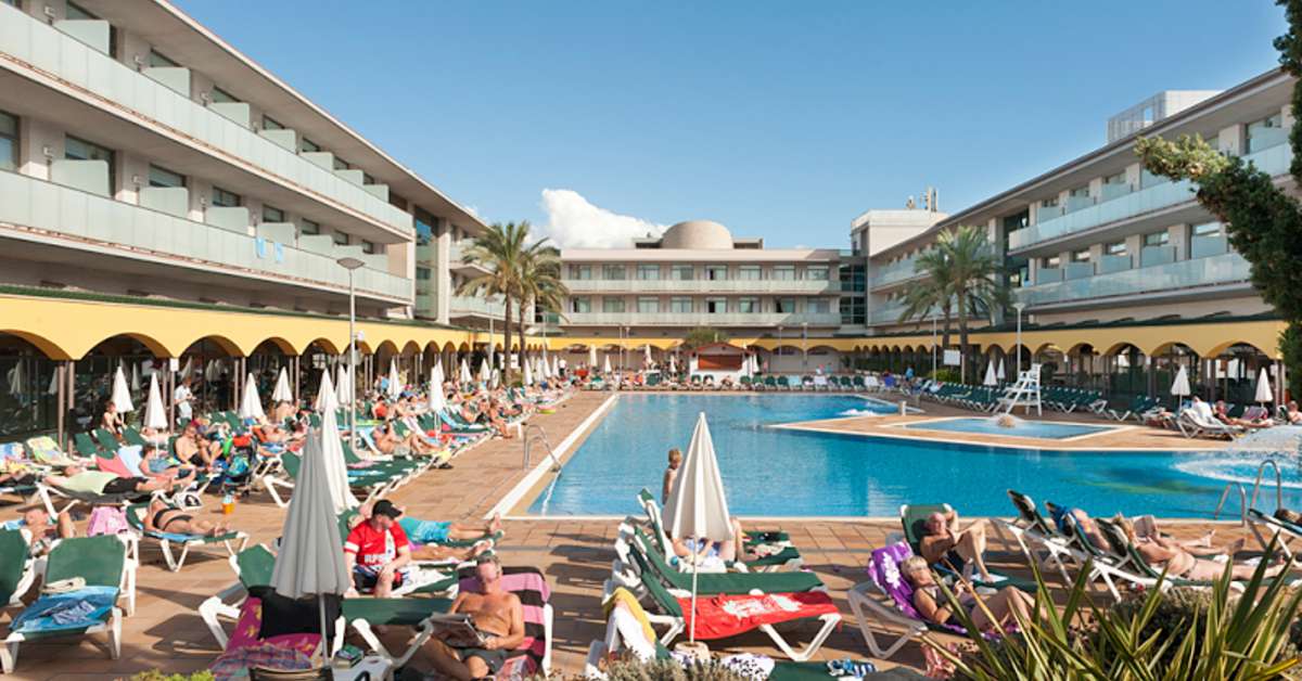 Een foto van het zwembad bij Hotel Mediterraneo Benidorm