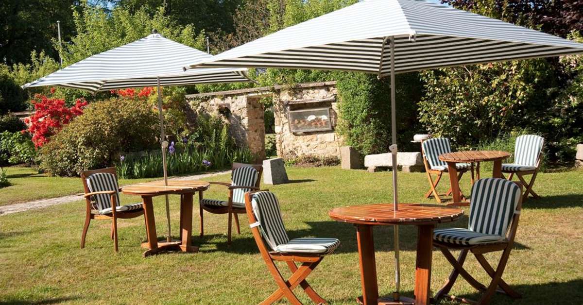 Een foto van het terras bij Le Manoir de Lys