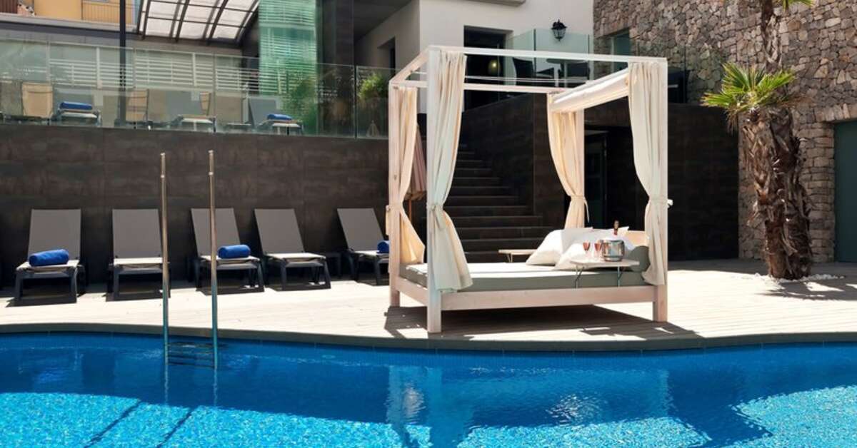 Een foto van het zwembad bij Barcelo Hamilton Menorca