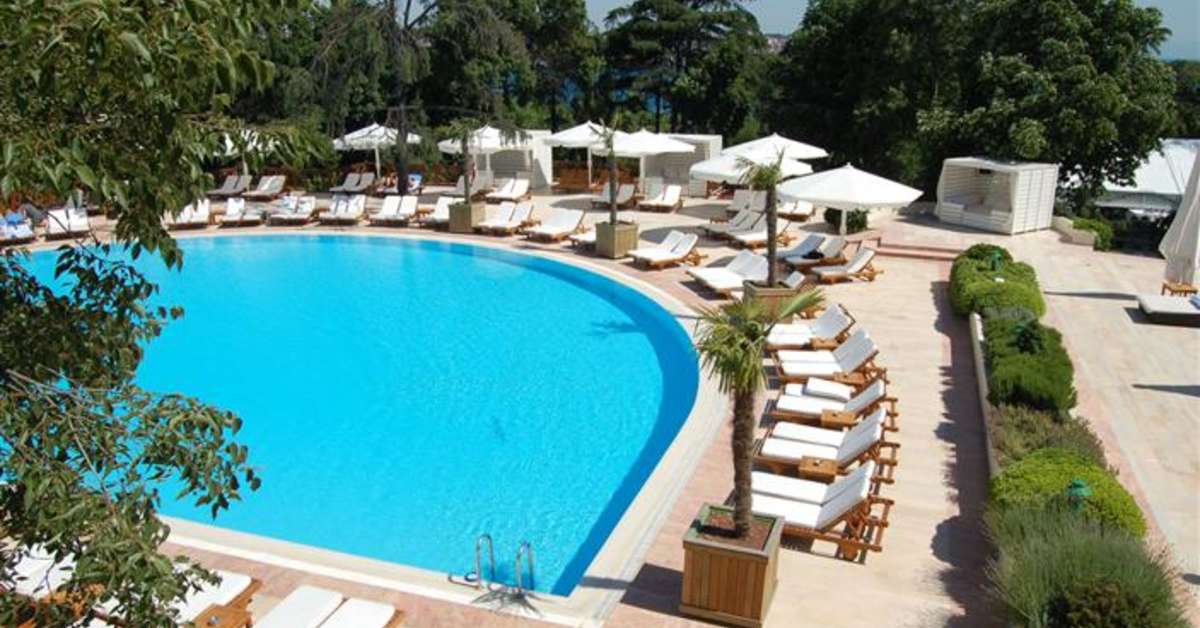 Ein Foto vom Pool im Swissotel The Bosphorus Istanbul
