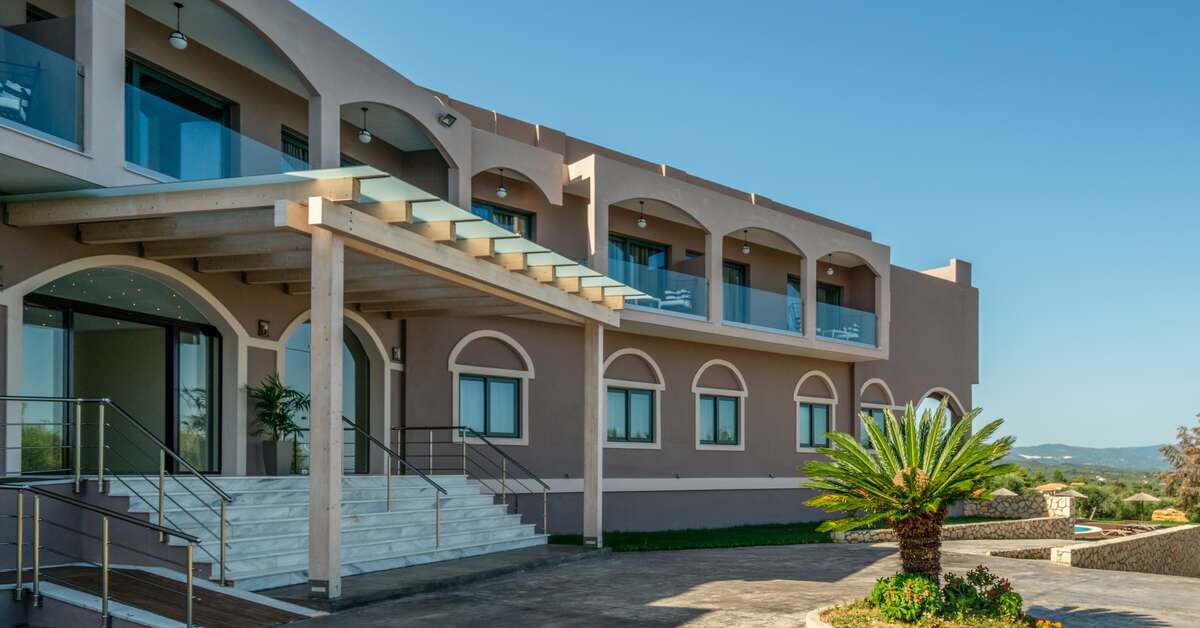 Een foto van de buitenkant van Elegance Luxury Executive Suites