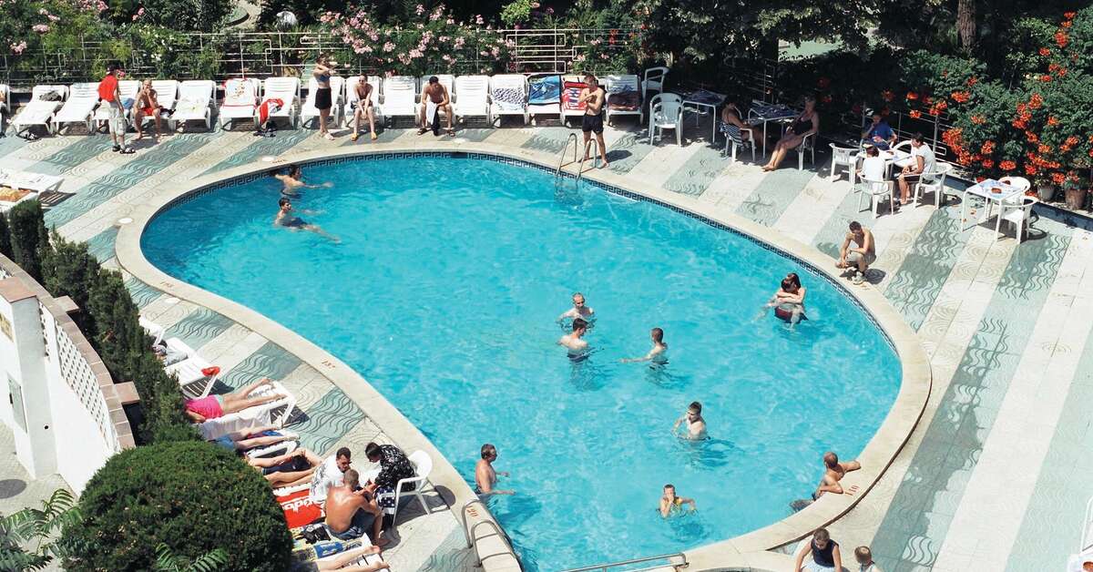 Een foto van het zwembad bij Clipper Hotel