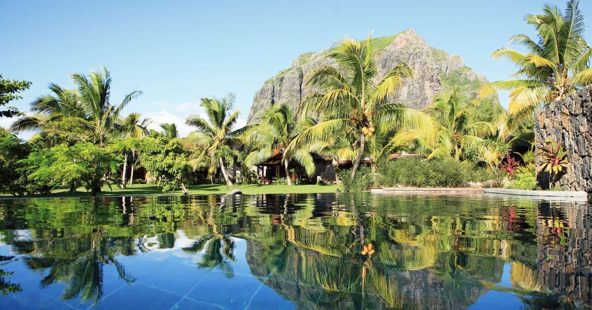 Een foto van het zwembad bij LUX Le Morne