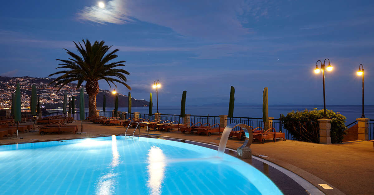 Een foto van het zwembad bij Hotel Bay The Cliff Bay