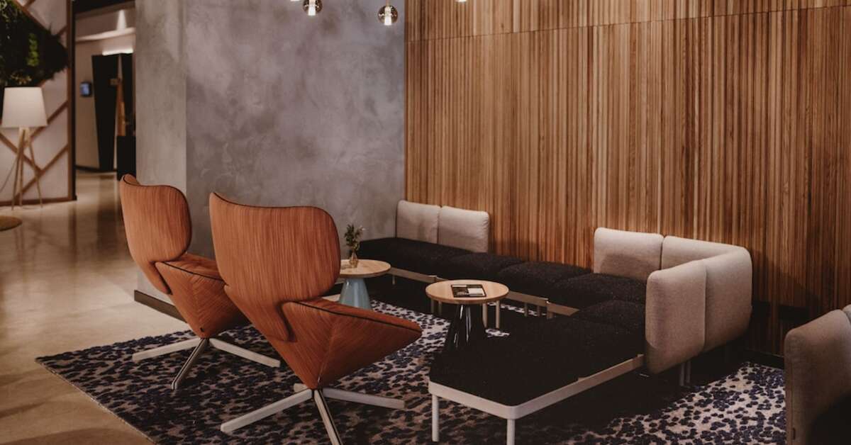 Een foto van het interieur van Hotel Novotel Sevilla