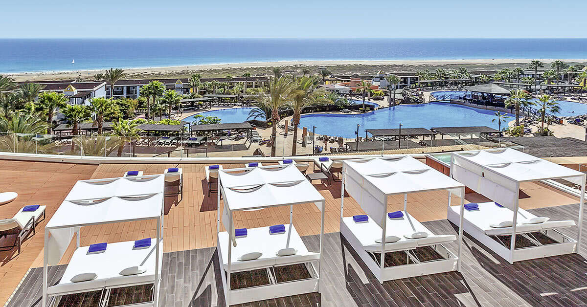 Een foto van het terras bij Occidental Jandia Royal Level