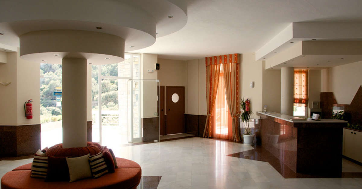 Een foto van het interieur van Hotel Polyrizos