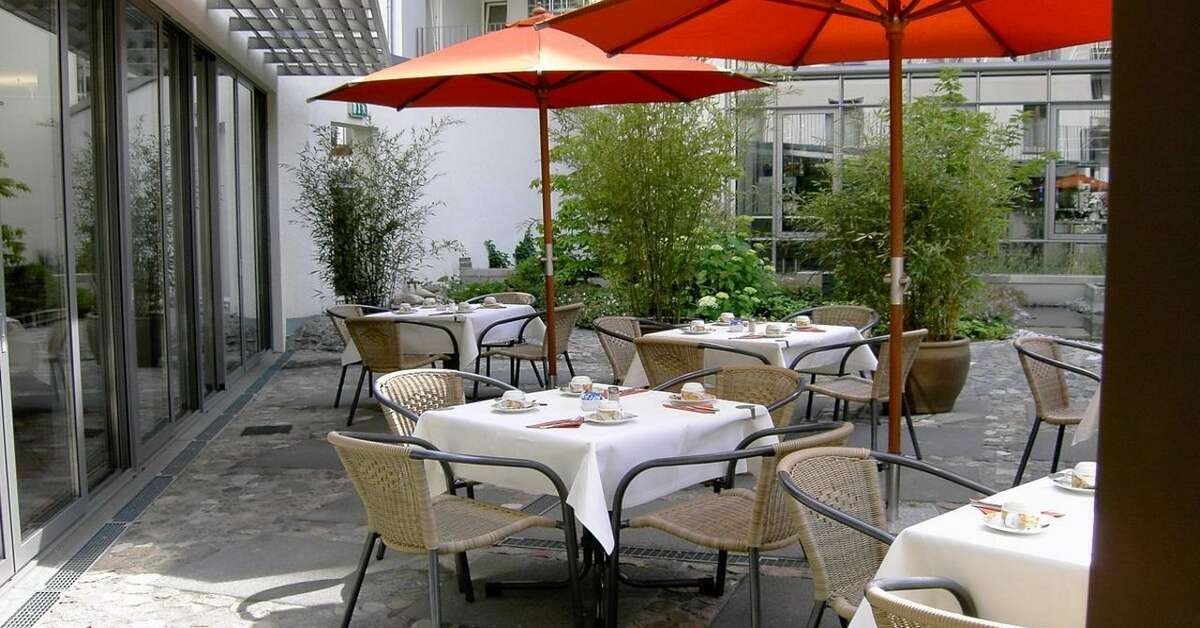 Een foto van het terras bij Flandrischer Hof Hotel