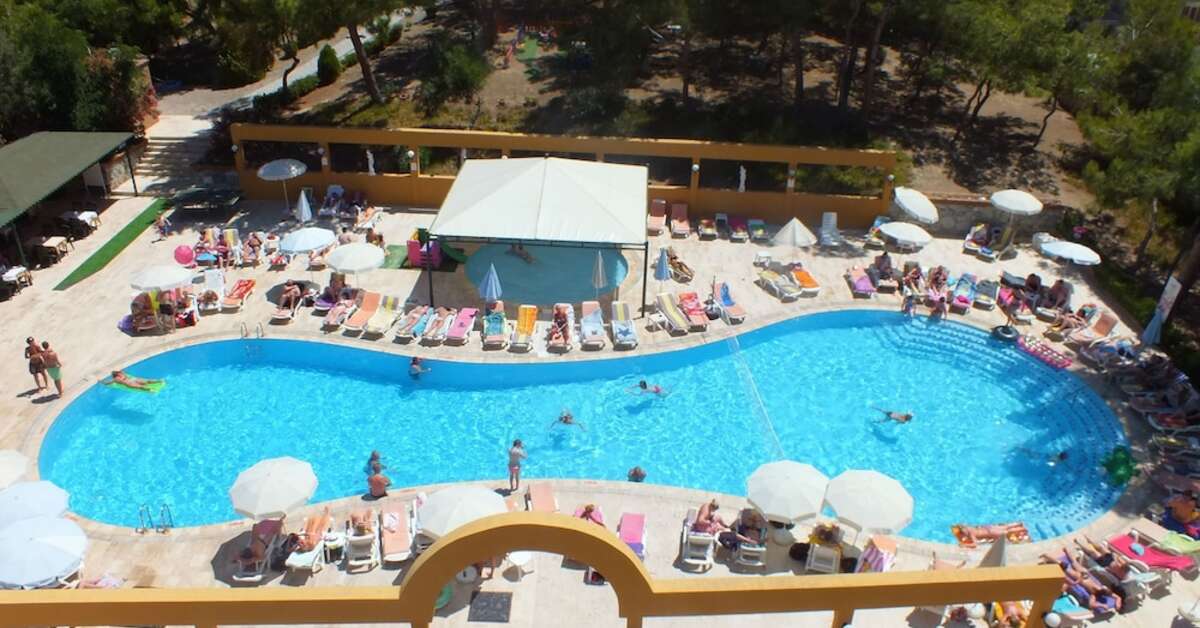 Ein Foto vom Pool im Tuntas Family Suites Kusadasi