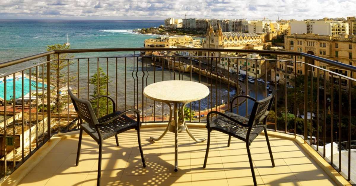 Ein Foto von der Terrasse im Malta Marriott Hotel & Spa