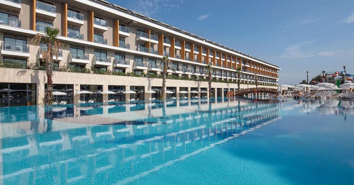 Een foto van het zwembad bij Aydinbey Queen's Palace & Spa