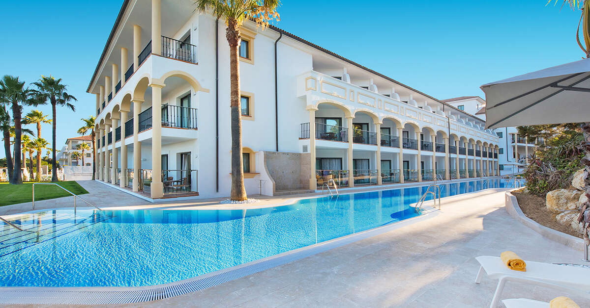 Een foto van het zwembad bij Iberostar Selection Andalucia Playa