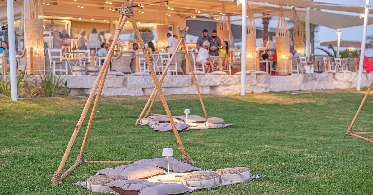 Een foto van het terras bij Pierre Anne Beach Hotel