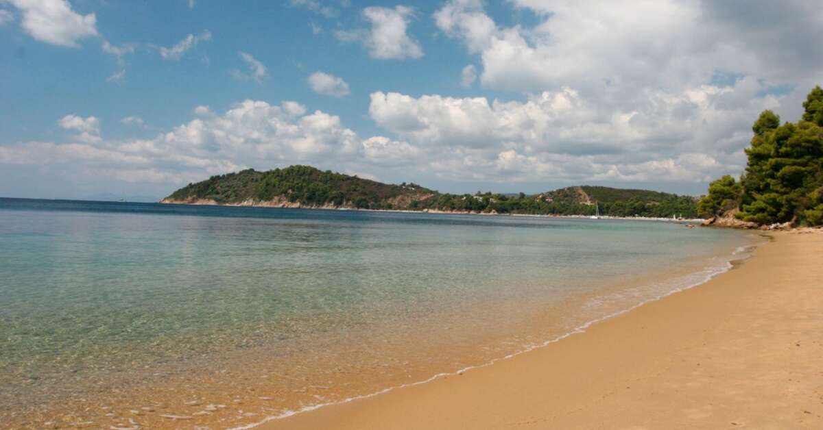 Een foto van het strand bij Skiathos Palace Hotel