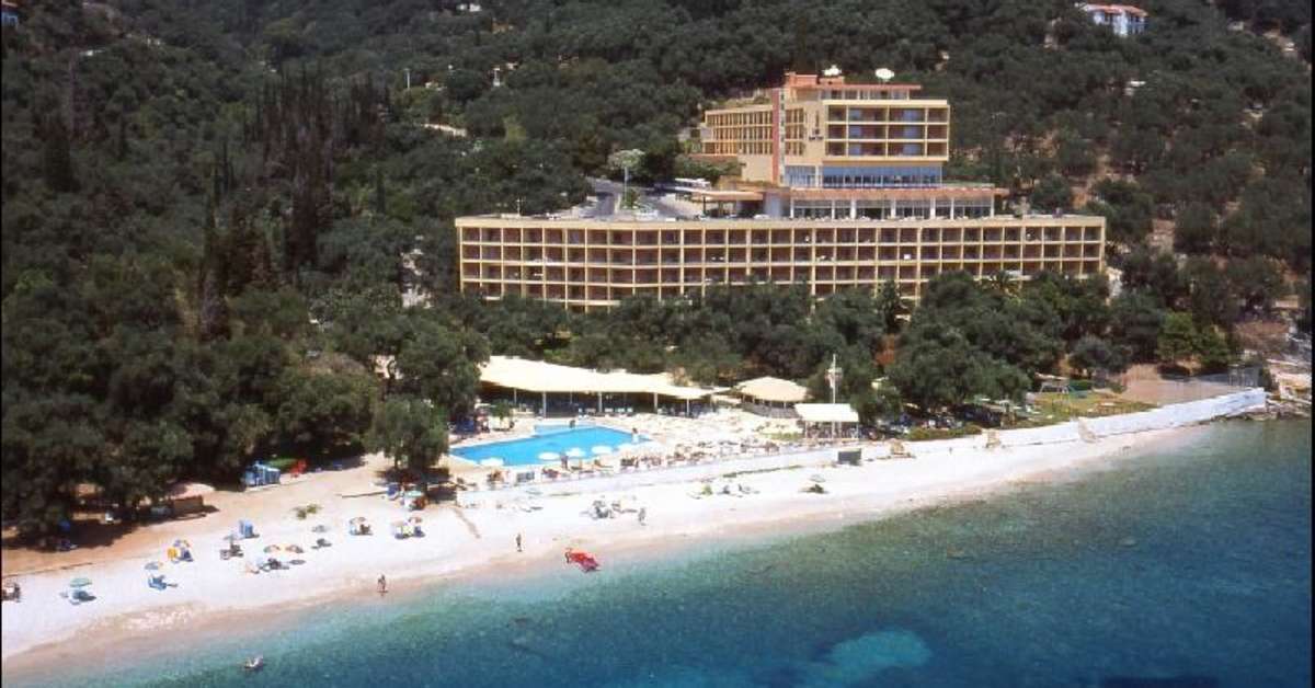 Een foto van het zwembad bij TUI Blue Atlantica Nissaki Beach