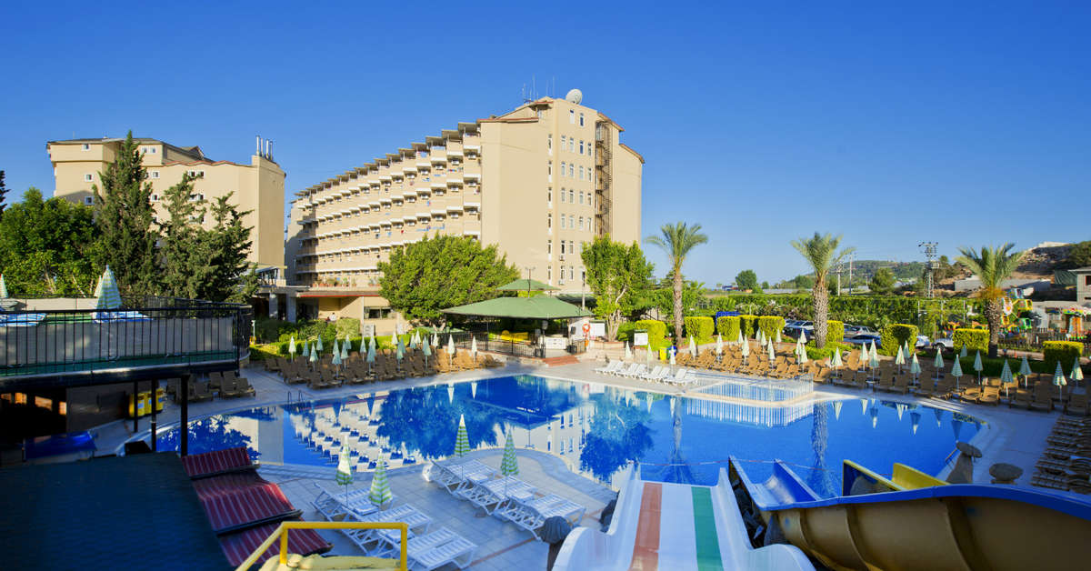 Een foto van het zwembad bij Doganay Beach Club