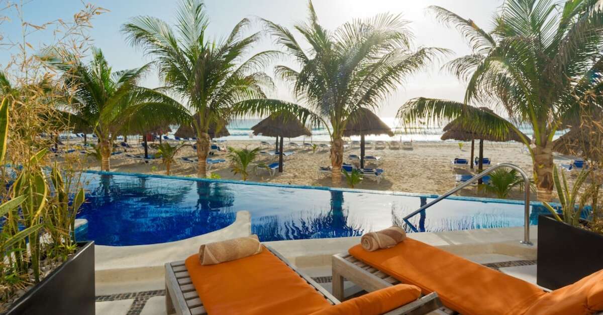 Een foto van het zwembad bij Flamingo Cancun Resort