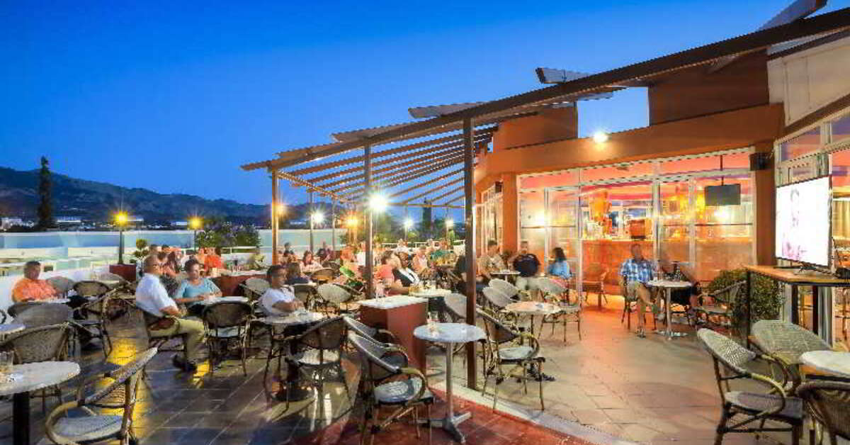 Een foto van het terras bij Corali Hotel & Village
