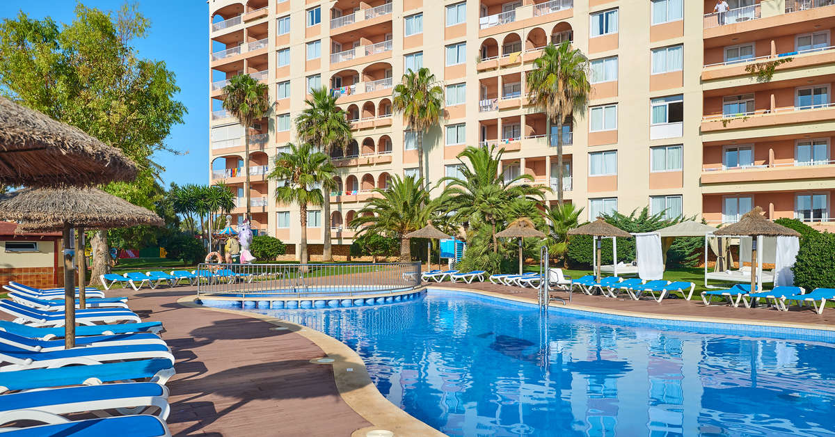 Een foto van het zwembad bij Aparthotel HYB Eurocalas