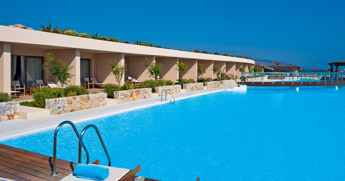Een foto van het zwembad bij Giannoulis Cavo Spada Luxury Sports & Leisure Resort & Spa