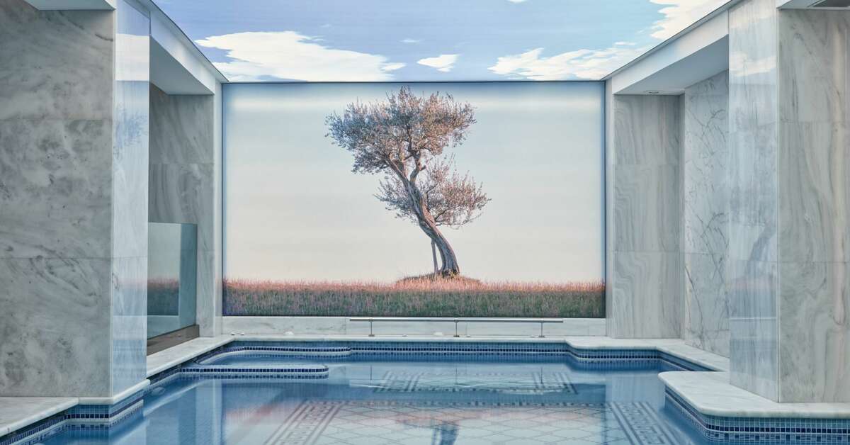 Ein Foto vom Pool im Electra Metropolis Hotel