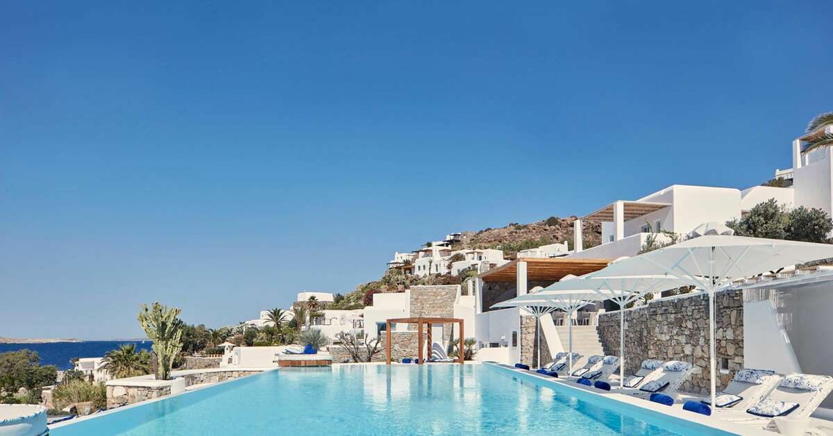 Een foto van het zwembad bij Katikies Mykonos