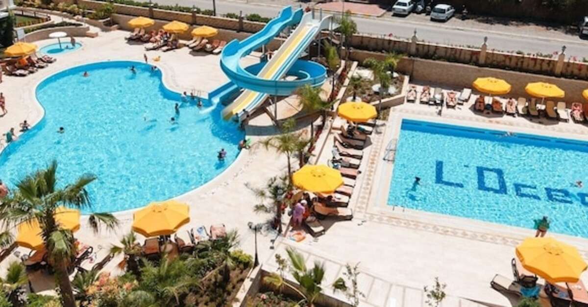 Een foto van het zwembad bij L'Oceanica Beach Resort