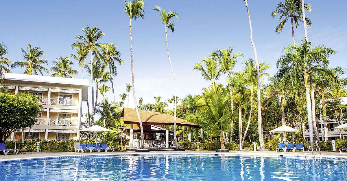 Een foto van het zwembad bij Vista Sol Punta Cana