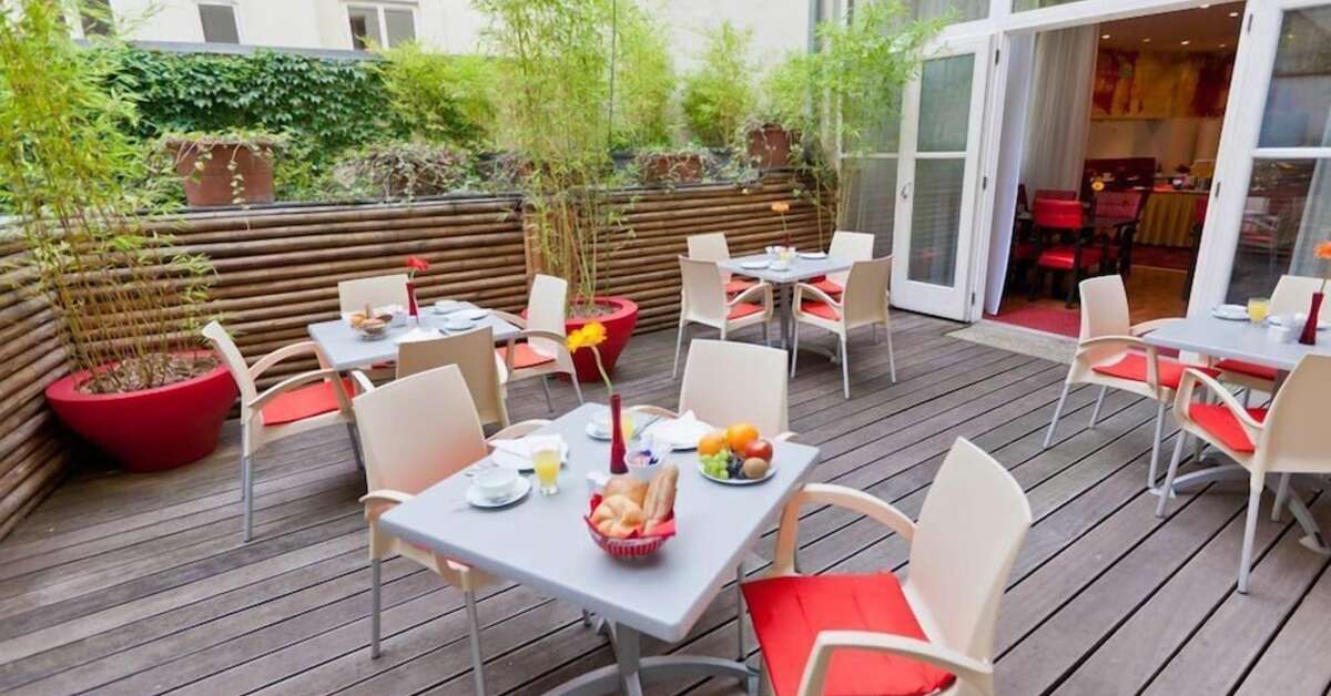 Een foto van het terras bij Hotel Boltzmann