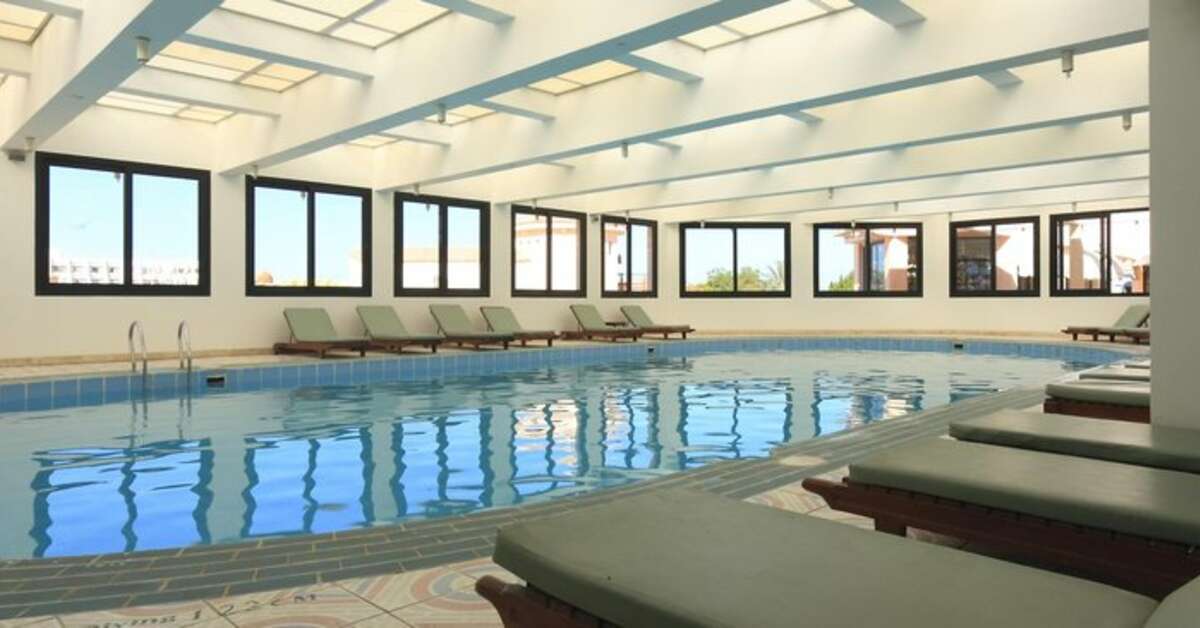 Een foto van het zwembad bij Pharaoh Azur Resort