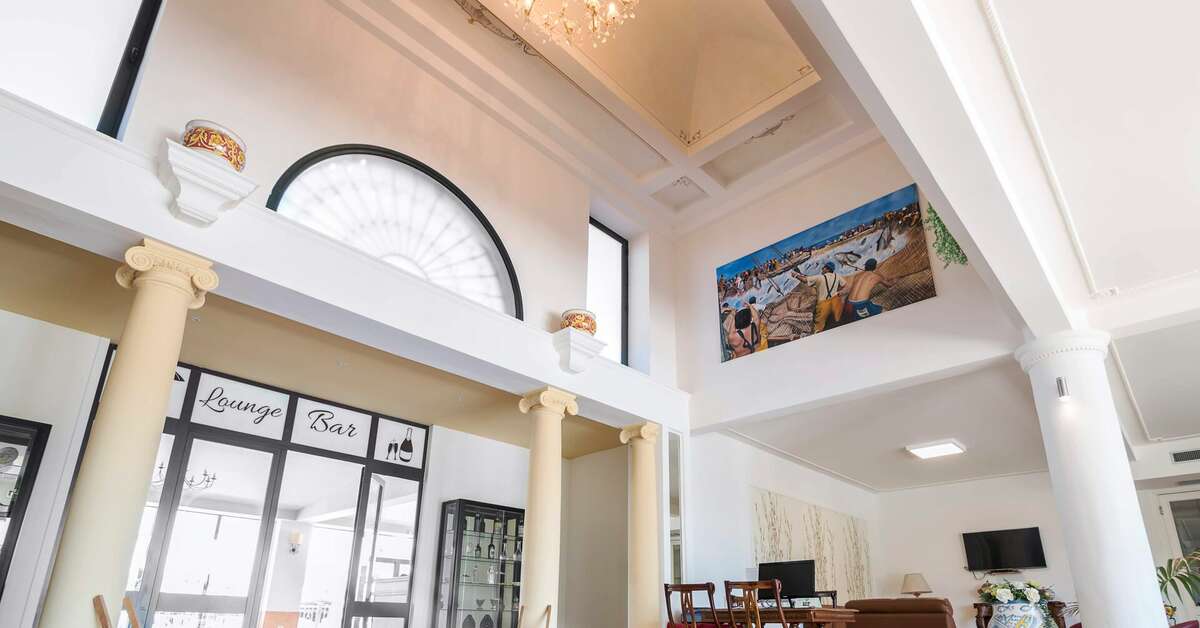 Een foto van het interieur van Delfino Beach Hotel