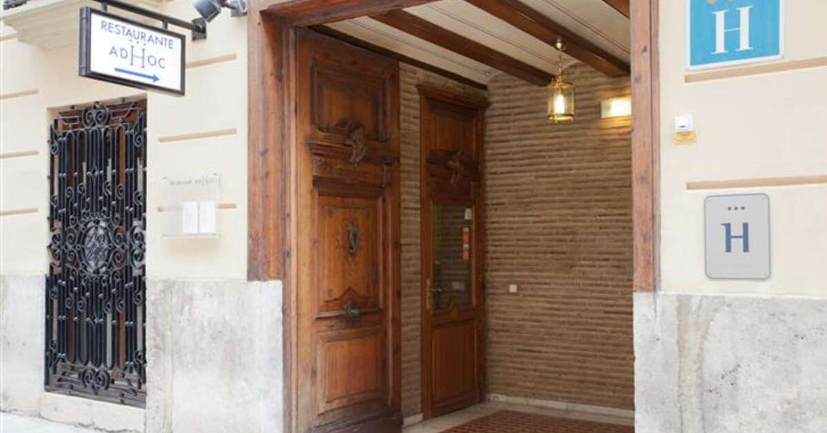 Een foto van de buitenkant van Hotel Ad Hoc Monumental