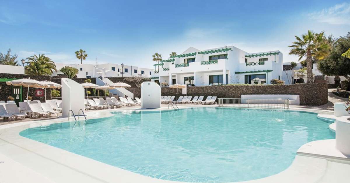 Een foto van het zwembad bij Relaxia Olivina Lanzarote