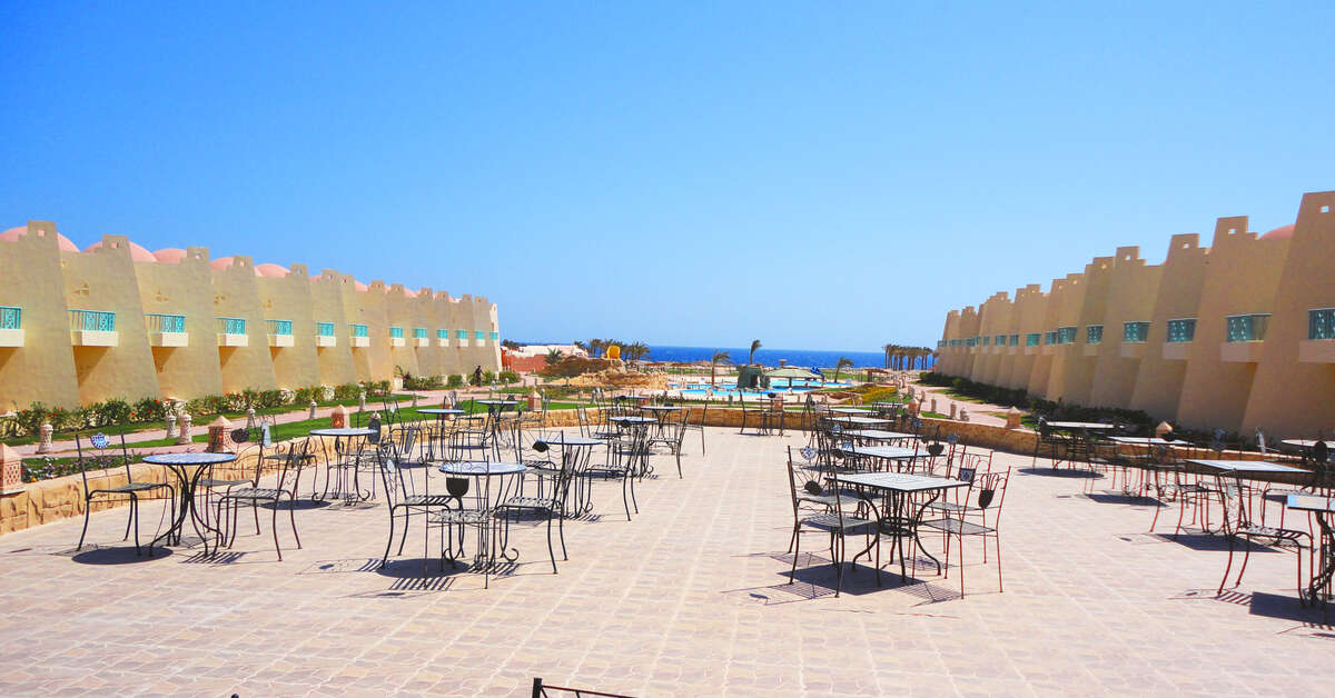 Een foto van het terras bij Onatti Beach Resort