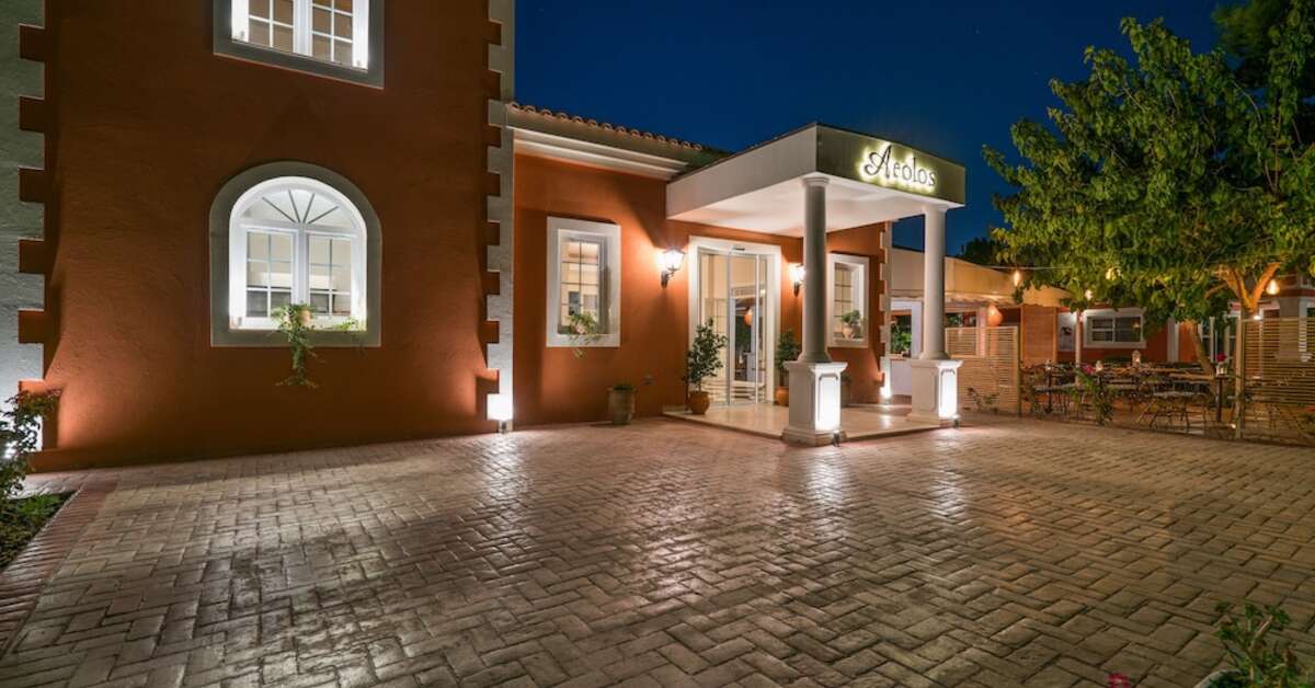 Een foto van de buitenkant van Aeolos Boutique Hotel & Suites