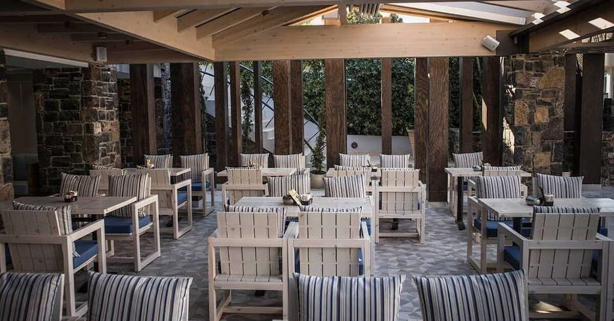 Ein Foto von der Terrasse im Elounda Orama