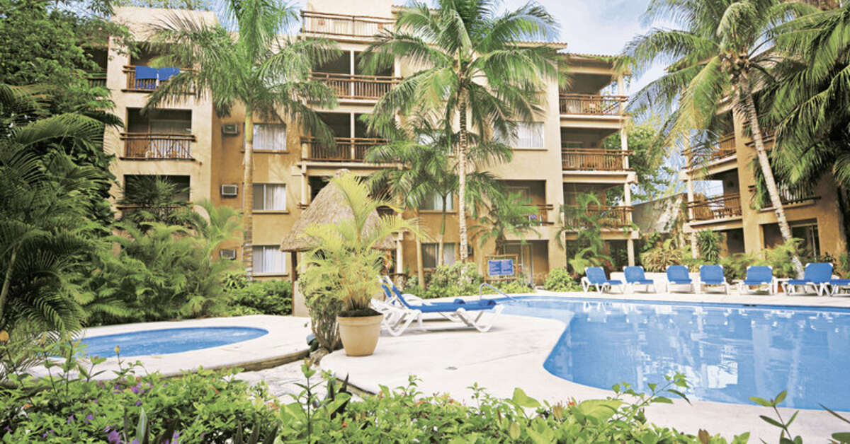 Een foto van het zwembad bij Tukan Hotel Playa del Carmen