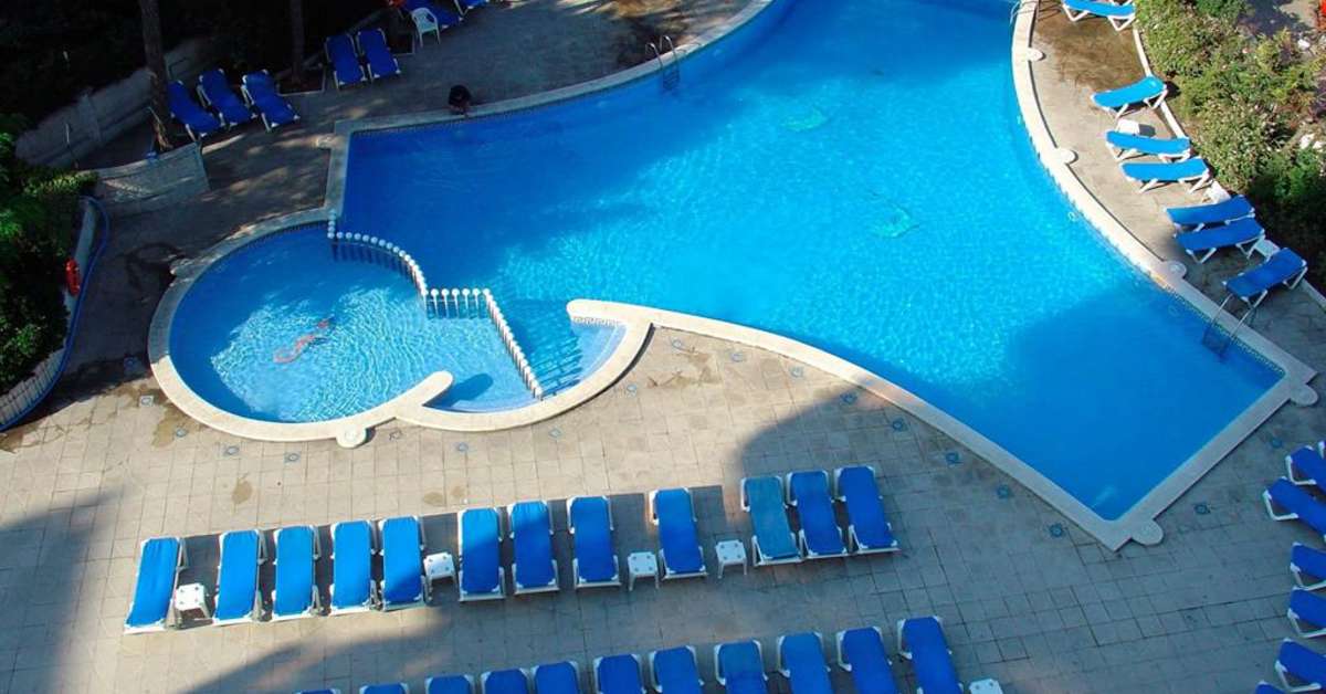 Een foto van het zwembad bij Hotel Blaumar