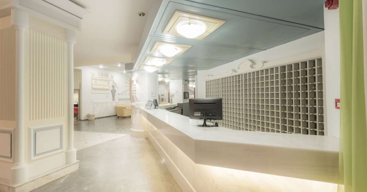 Een foto van het interieur van Atlantis Hotel