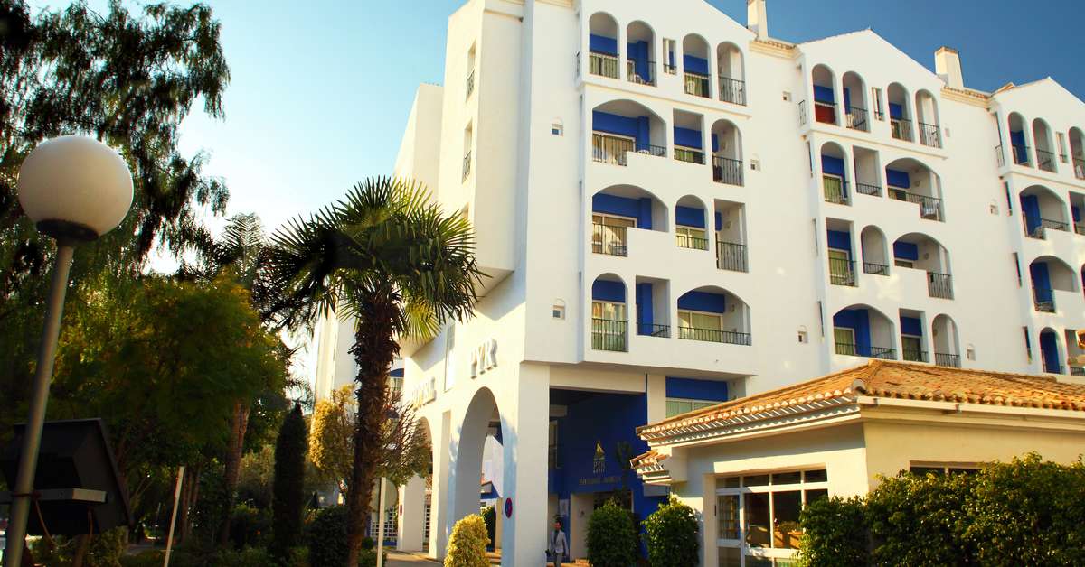 Een foto van de buitenkant van Hotel Occidental Puerto Banus