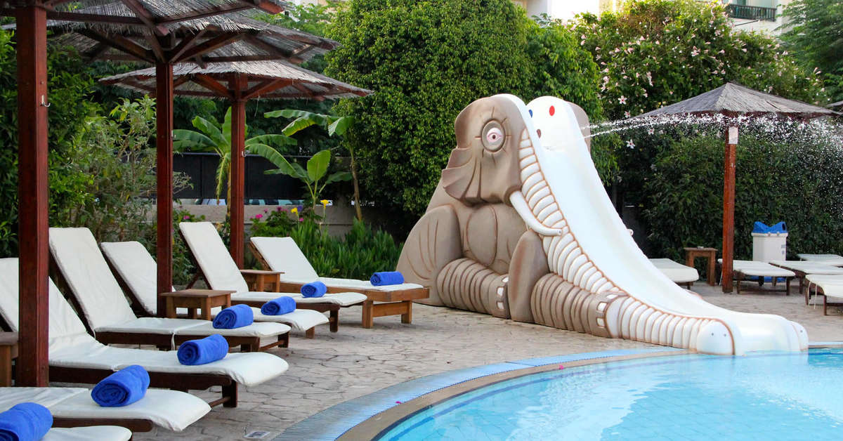 Een foto van het zwembad bij Peridis Family Resort