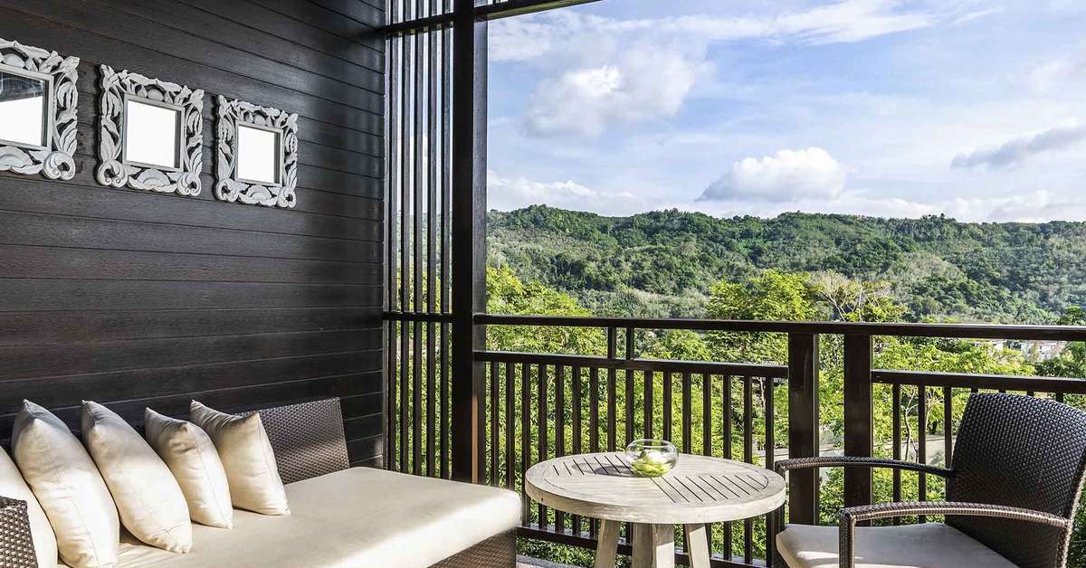 Een foto van het terras bij Pullman Phuket Arcadia Naithon Beach