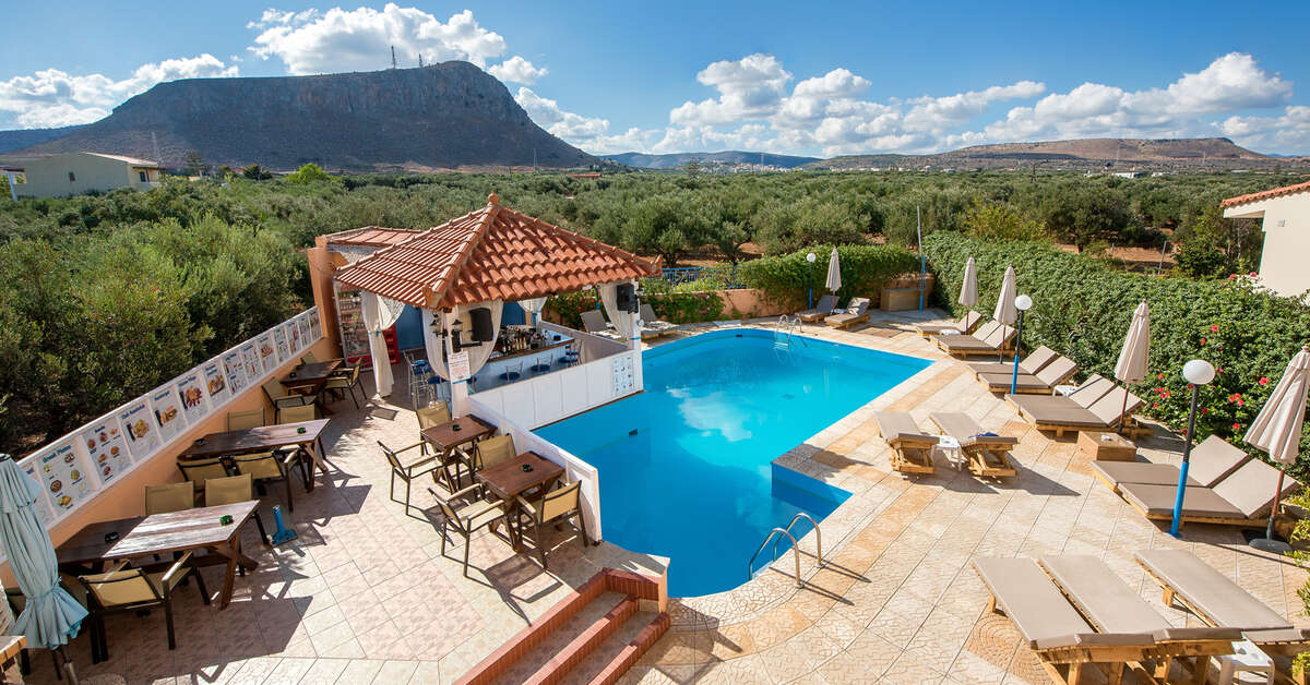 Ein Foto vom Pool im Kleanthi Apartments
