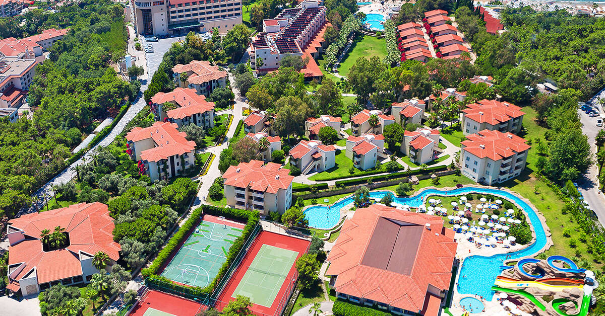 Een foto van de buitenkant van Melas Holiday Village